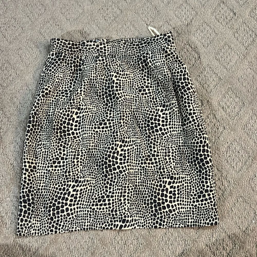 Alison Taylor 100% silk skirt fully lined size medium